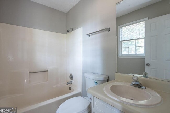 Building Photo - 580 Downing St