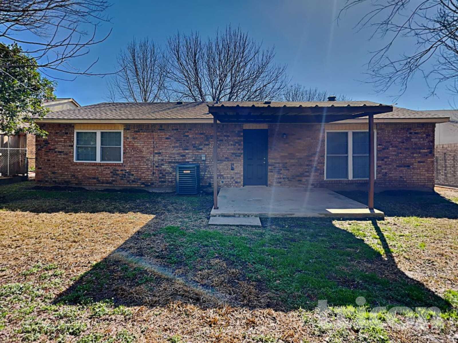 Building Photo - 7437 Sandhurst Ln E