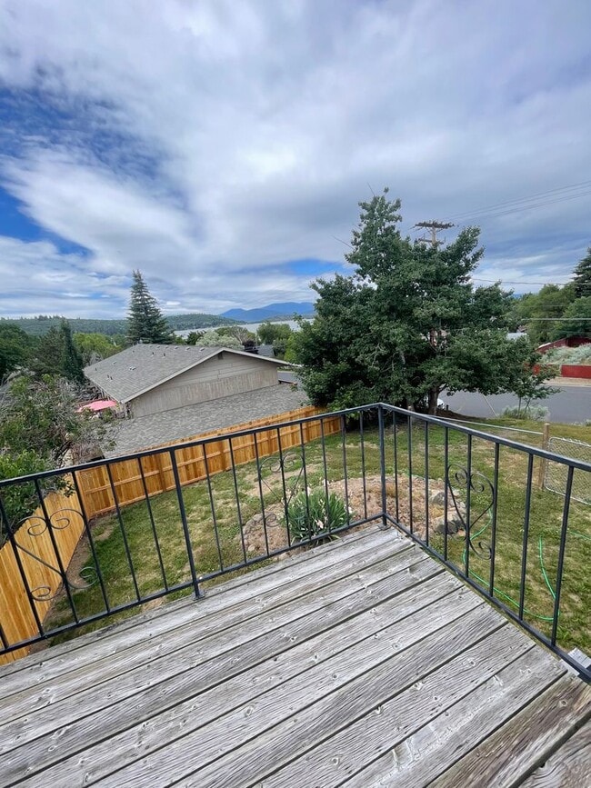 Building Photo - Cute 2 bed 1 bath apartment in nice neighborhood