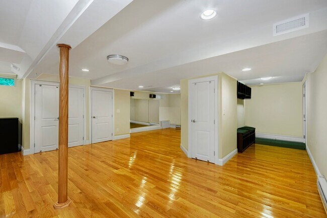 Building Photo - 14 Brattle Ln