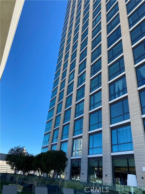 Building Photo - 400 S Broadway