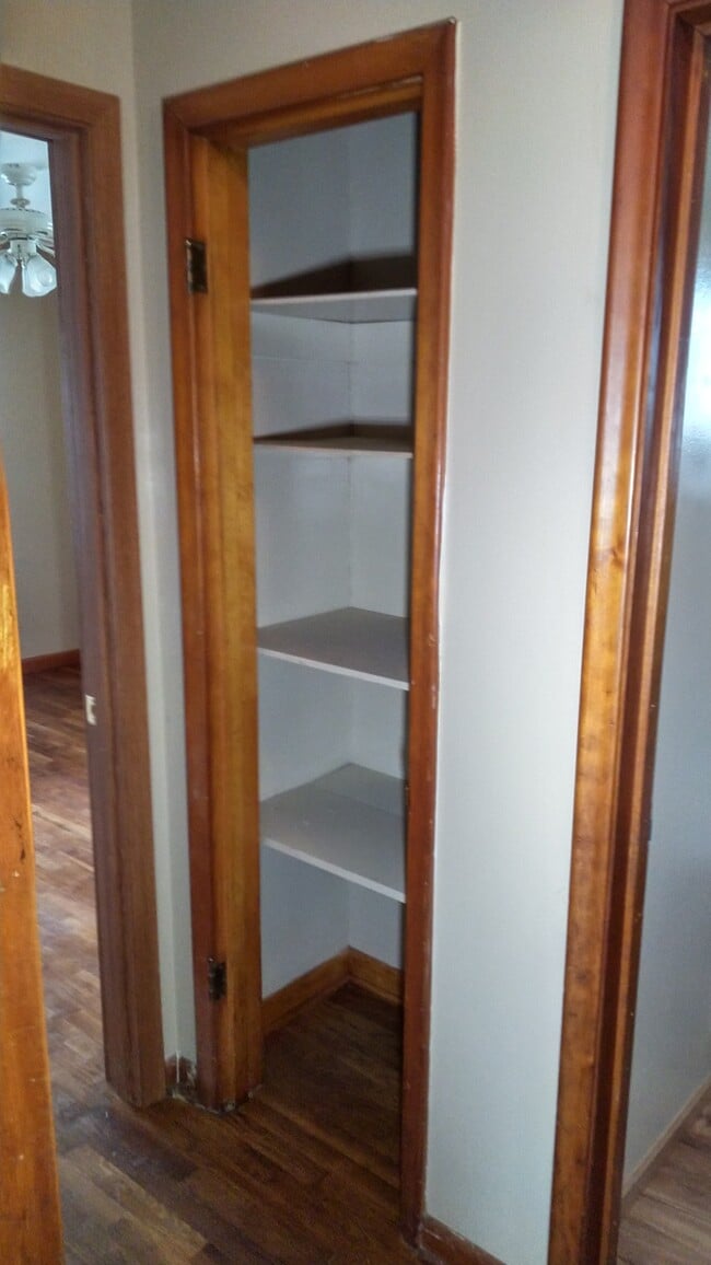 Building Photo - 725 N H St