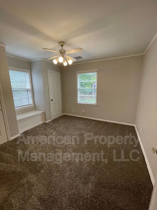 Building Photo - 718 N Gary Pl