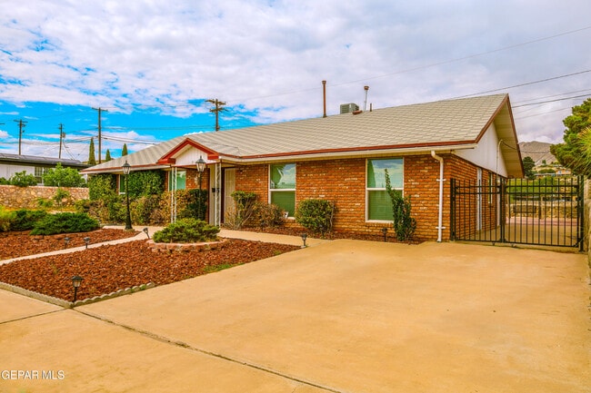 Building Photo - 5822 Beaumont Pl