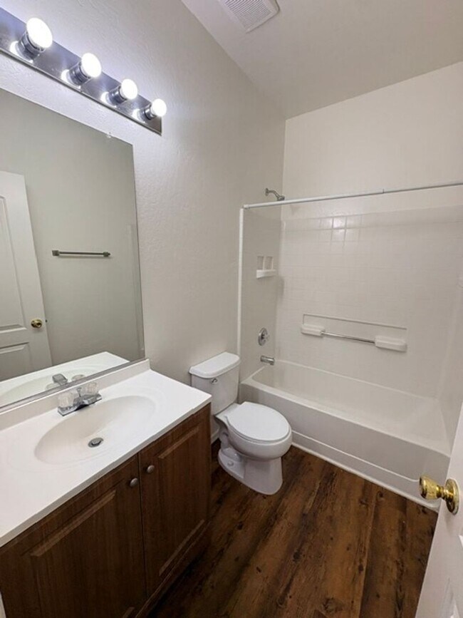 Building Photo - Tolleson 4 Bedroom