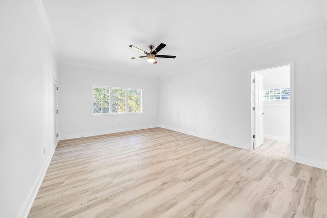 Building Photo - 1524 Glenlake Cir