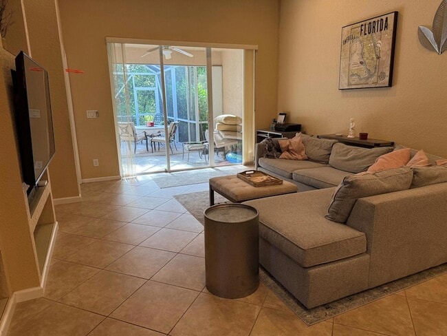 Building Photo - 328 W Coral Trace Cir