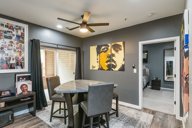 Building Photo - 400 Symphony Cir