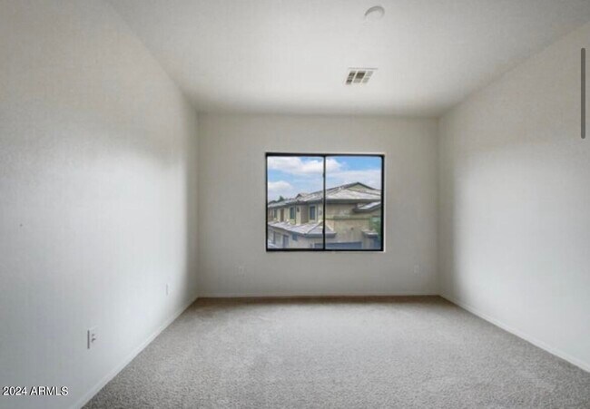 Building Photo - 705 W Queen Creek Rd