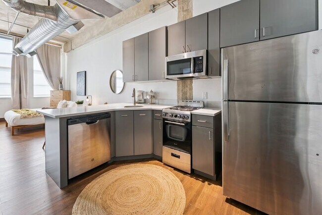 Building Photo - Modern Studio in Dallas' Creative Cedars District