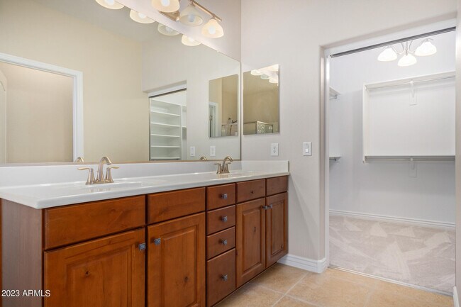 Building Photo - 4010 E Expedition Way
