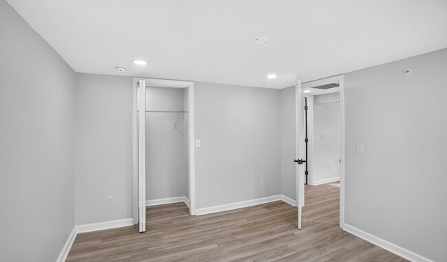 Building Photo - 428 S Governors Ave