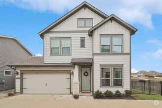 Building Photo - 2221 Offerande Dr