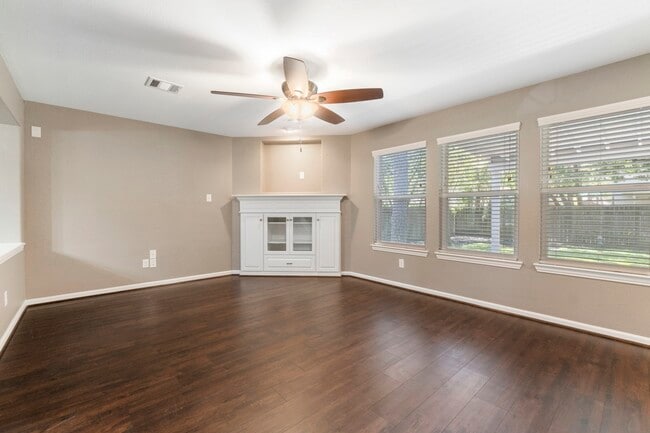 Building Photo - 19 Shimmer Pond Pl