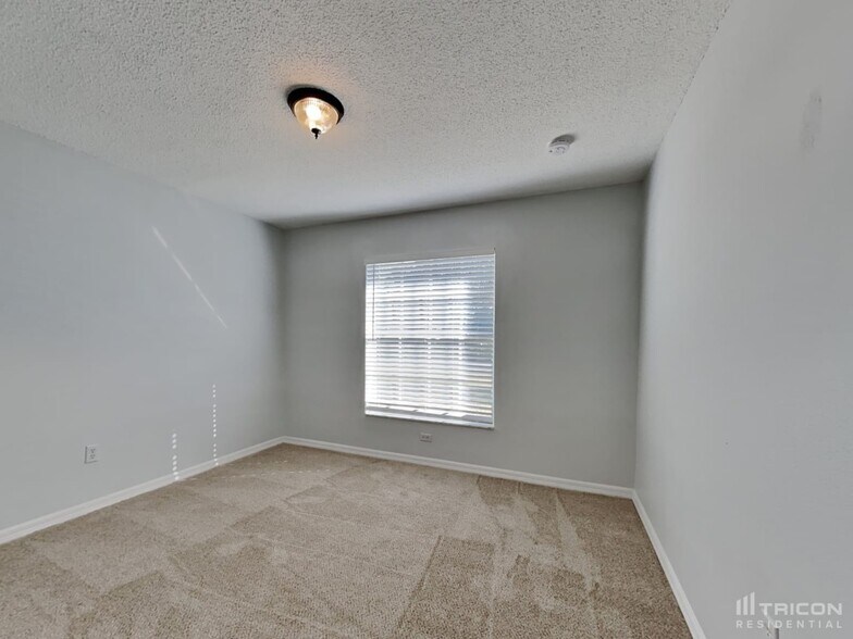 Building Photo - 12285 Villa Rd