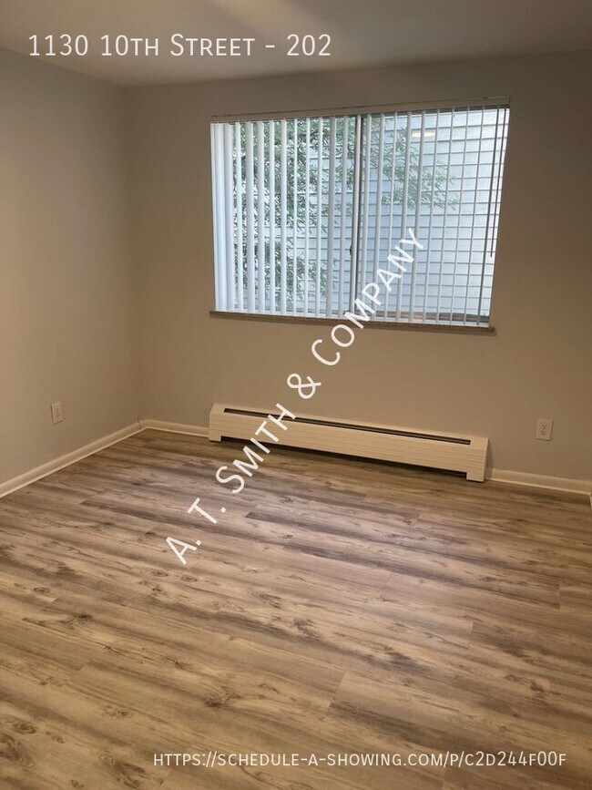 Building Photo - Two Bedroom Apartment in the Heart of Down...