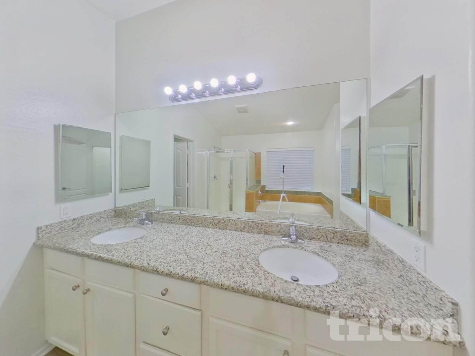 Building Photo - 8529 W Hughes Dr