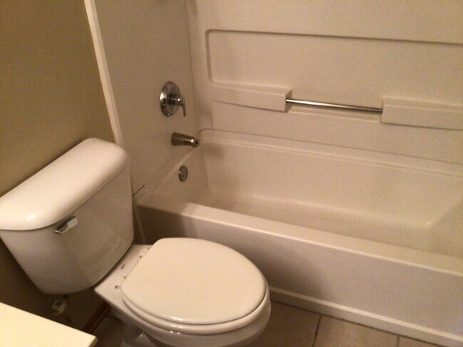 Building Photo - 560 S Annandale Dr