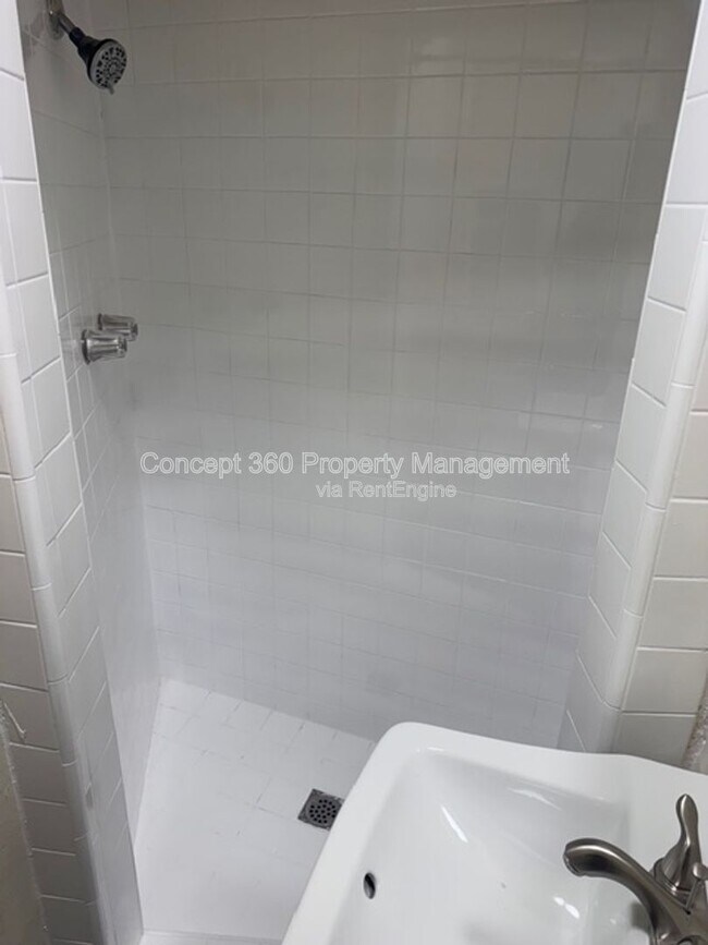 Building Photo - 803 Magnolia Ave