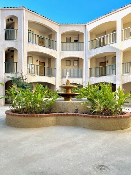 Courtyard fountain - 4201 Via Marisol
