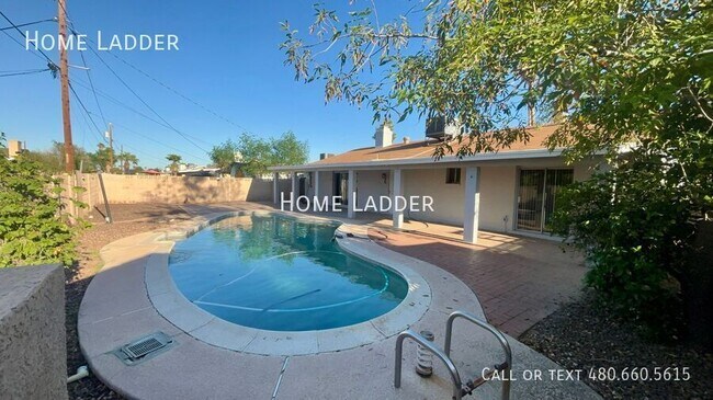 Building Photo - 1128 E Broadmor Dr