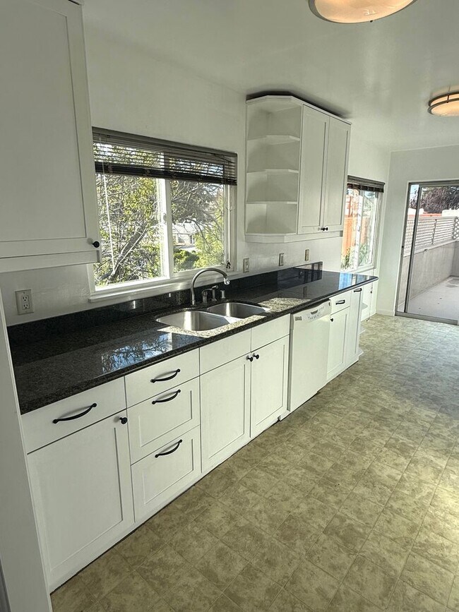 Building Photo - 4115-4117 Walnut Street