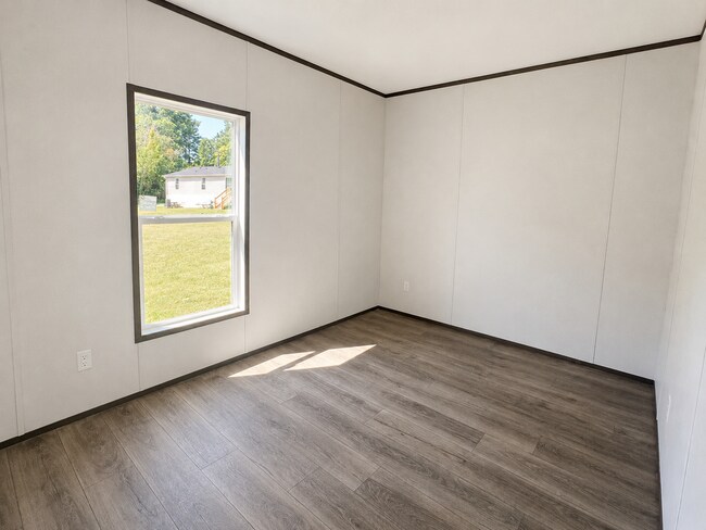 Building Photo - Three bedroom, two bath newer mobile home in Ruffin