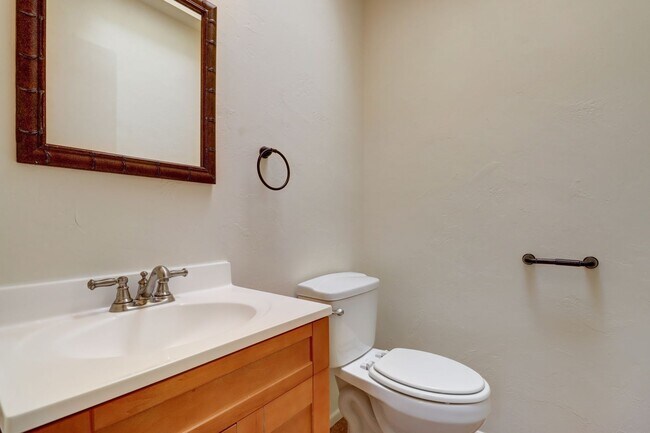 Building Photo - Home in Antelope Hills!
