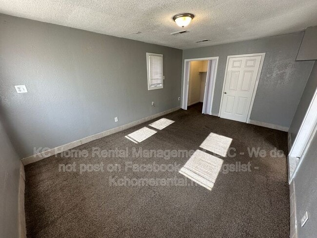 Building Photo - 8044 Wabash Ave