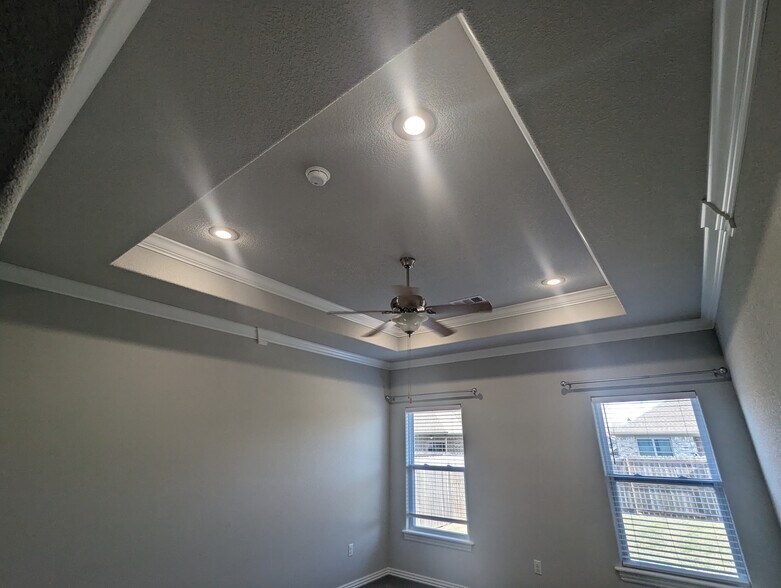 Master bedroom with crown ceiling - 4360 W Wales Dr