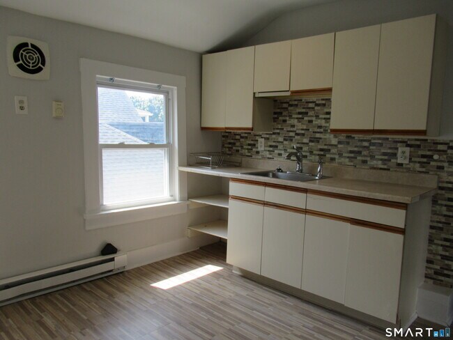 Building Photo - 81 Jetland St