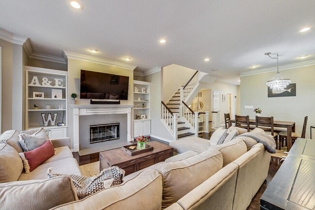 Building Photo - 1351 W Altgeld St