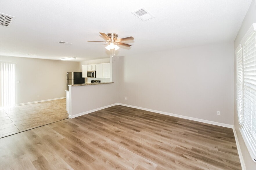 Building Photo - 10087 Branley Oak Dr