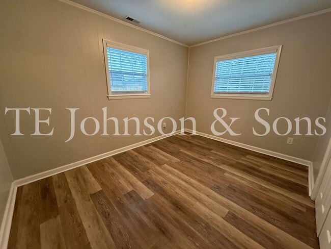 Building Photo - Modern Comfort with a Fenced Yard in Winston-Salem