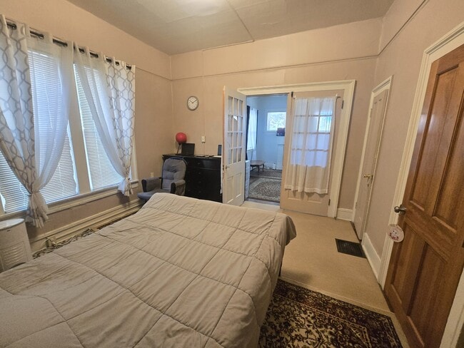 Building Photo - 205 Cheyenne Ave