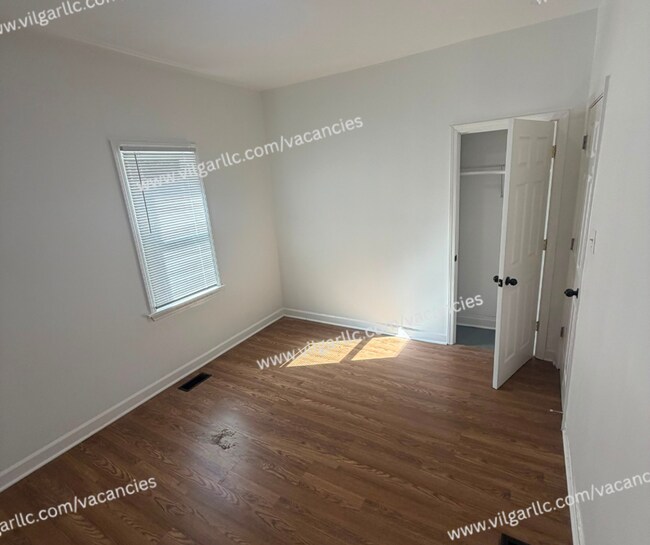Building Photo - 2435 Diamond St