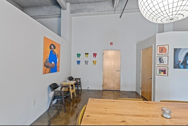 Building Photo - Fully Furnished 2 Bed / 2 Bath Modern Apartment Near Union Station! $2695.00!