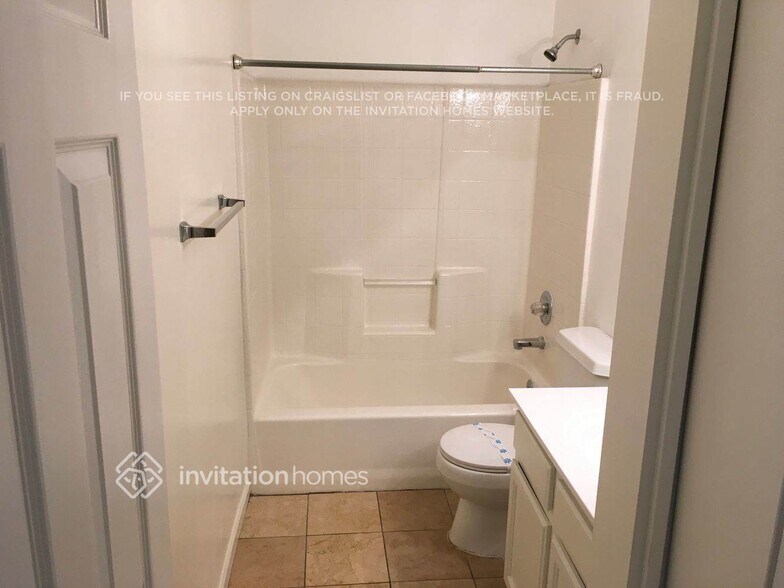 Building Photo - 10510 N 76th Dr