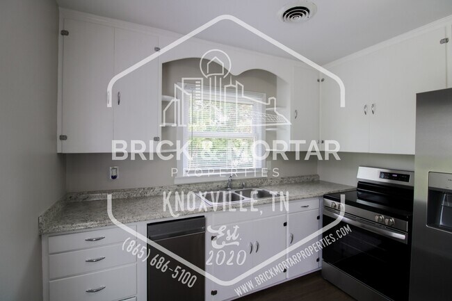 Building Photo - 907 Cherokee St