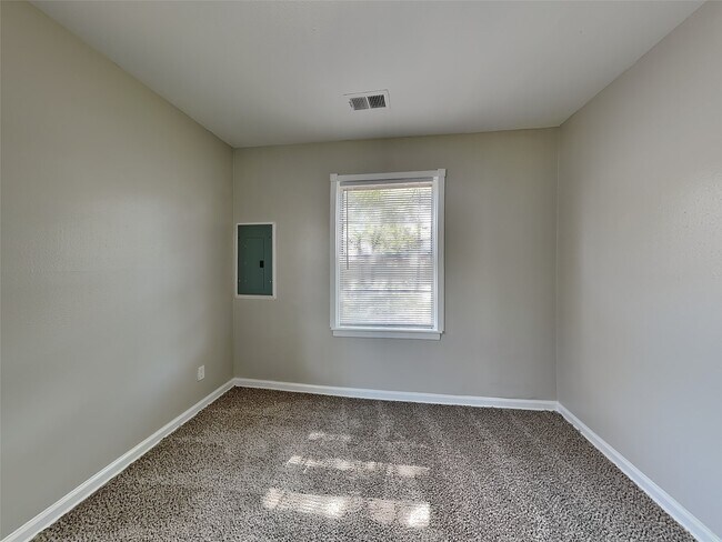 Building Photo - 3808 Washington St