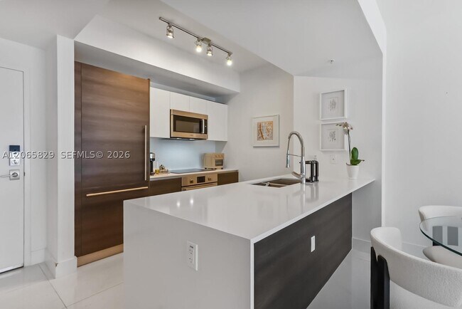 Building Photo - 301 Altara Ave