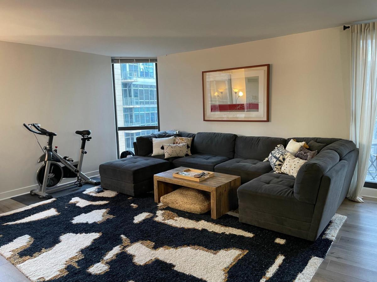 Building Photo - 70 W Huron St