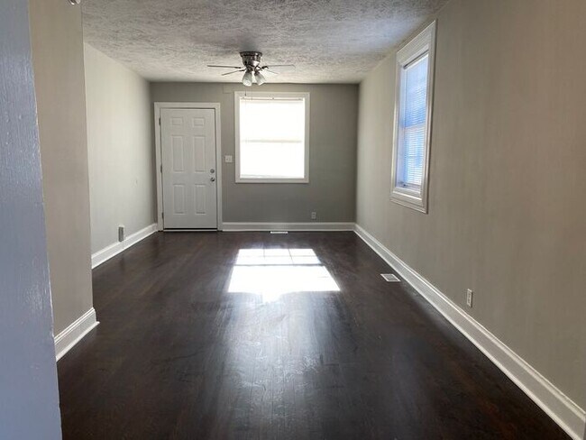 Building Photo - Spacious Renovated Duplex in East Nashville