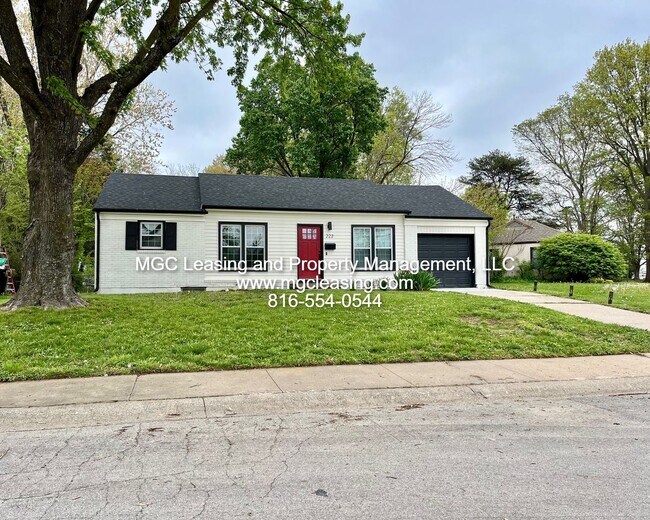 Building Photo - Unique Ranch Style Home Minutes From Downtown Lee's Summit