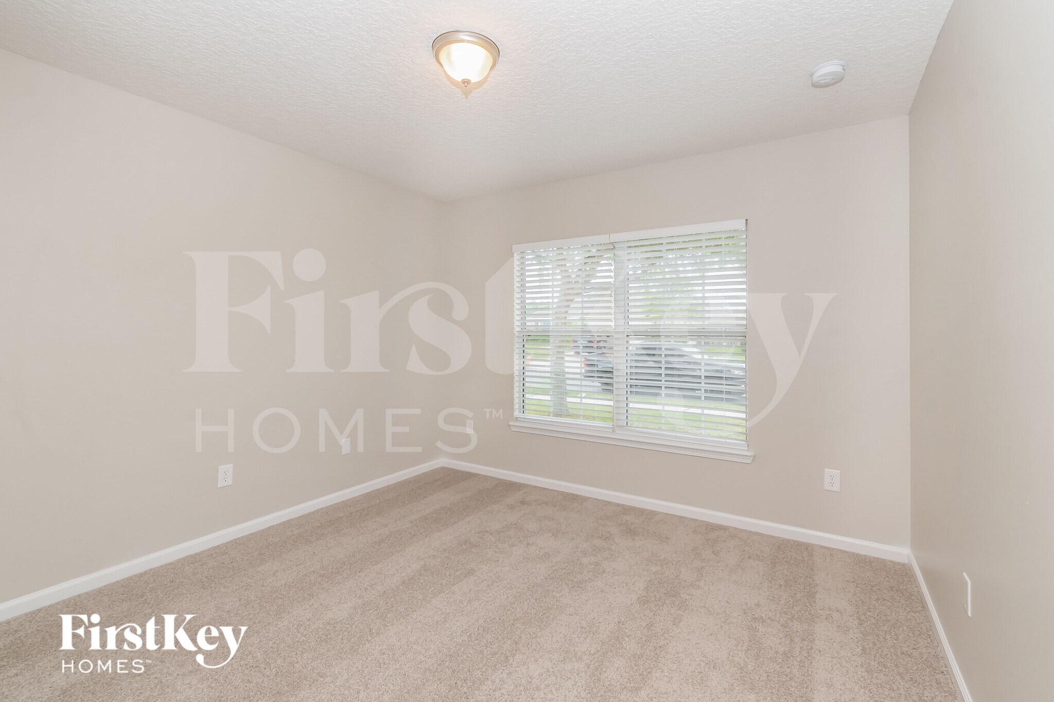 Building Photo - 6869 Southern Oaks Dr W