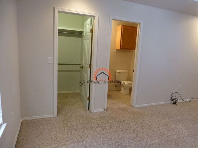 Building Photo - Spacious 2 bedrooms 2 baths apartment. ALL BILL'S PAID!