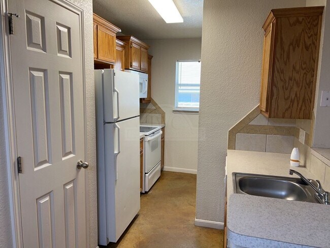 Building Photo - 1400 Powder River Dr