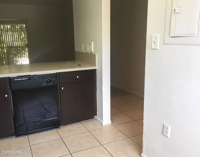 Building Photo - 2 br, 2 bath  - 2218 SW 81st Ave