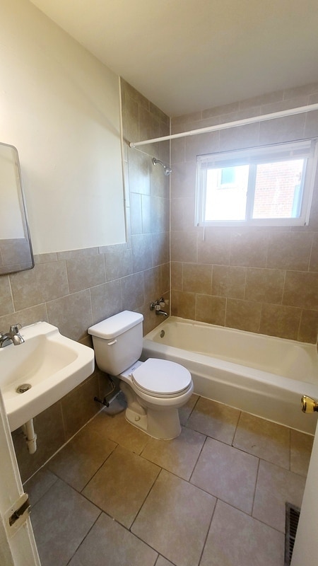 Building Photo - 9305 Fox Run Dr