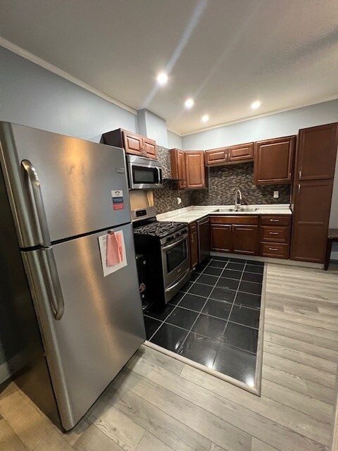 Building Photo - 215 Cherry St